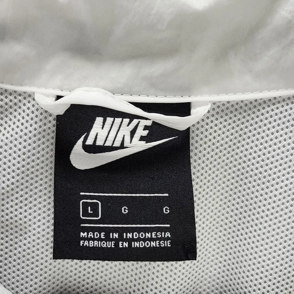 Nike Women's Woven Windbreaker Full Zip Jacket (White/Multi) CZ9115-100